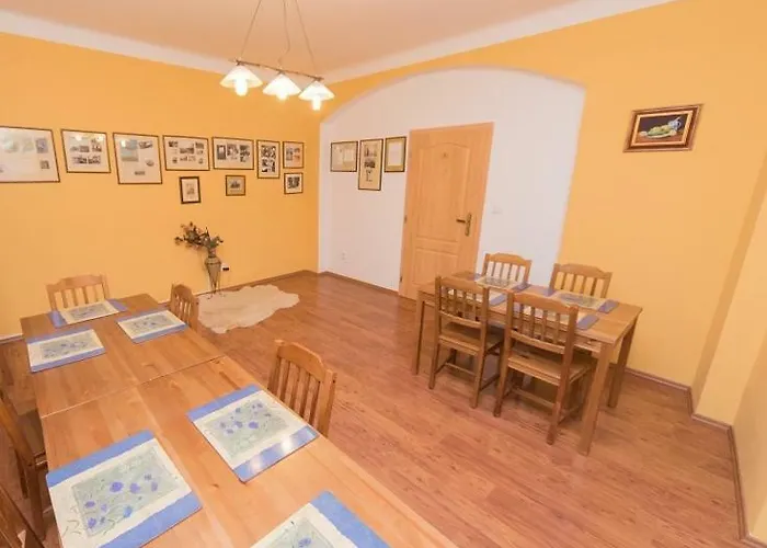 U Kostela Pensjonat 3*